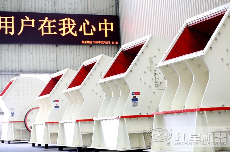 錘式破碎機(jī)車間實(shí)拍圖，多種型號(hào)可供挑選
